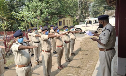 पटेल जयंती पर बारसोई एसडीपीओ में पुलिस कर्मियों को दिलाई शपथ