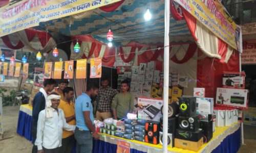 दीपावली पर जगमग रही दुकाने जमकर हुई खरीदारी