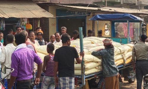 नकली खाद से भरी जोगाड गाड़ी जब्त, एसडीओ ने किया कारवाई