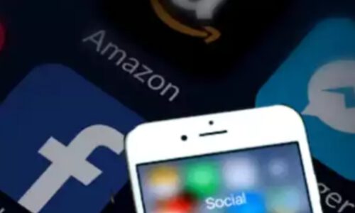 योगी सरकार बना रही है सोशल मीडिया मॉनिटरिंग  सेंटर, एक गलत पोस्ट और आप जेल के अंदर ।