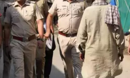 सिंधु बार्डर पर फांसी के फंदे से लटकता मिला किसान का शव  पुलिस छानबीन में जुटी ।