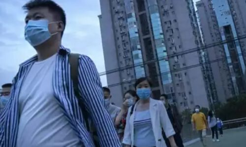 चीन में कोरोना की नई लहर का प्रकोप यूनिवर्सिटी के 1500 छात्रों को किया गया आइसोलेट ।