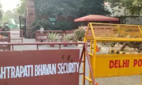 राष्ट्रपति भवन के सुरक्षा में बड़ी चूक नशे में धुत लड़का एवं लड़की अंदर घुसे