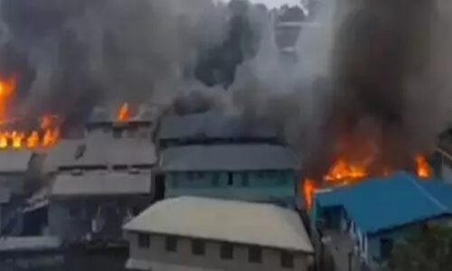 सोलोमन द्वीप में लोगों ने लगाई संसद में आग, लगा लाॅकडाउन ।