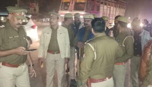 आम लोगो की समस्याओं को जानने व उनका भरोसा जीतने के लिए दल बल के साथ पैदल गश्त कर रहे है SHO