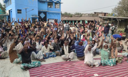 बलरामपुर गोलिकाडं में पूर्व जिला परिषद ख्वाजा शाहिद को प्राथमिकी में नामजद करने को लेकर समर्थकों में रोष, किया शांतिपूर्ण प्रदर्शन ।