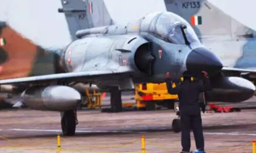 लखनऊ:- ट्रक से चोरी हुआ मिराज फाइटर प्लेन का टायर हुआ बरामद ।