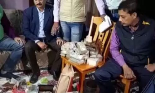 पटना में श्रम विभाग के अधिकारी के आवास पर निगरानी विभाग का छापा, दो करोड़ नगद बरामद।