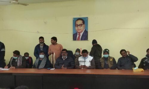 नवनिर्वाचित पससं को निवर्तमान विधान पार्षद ने अंगवस्त्र देकर किया सम्मानित ।