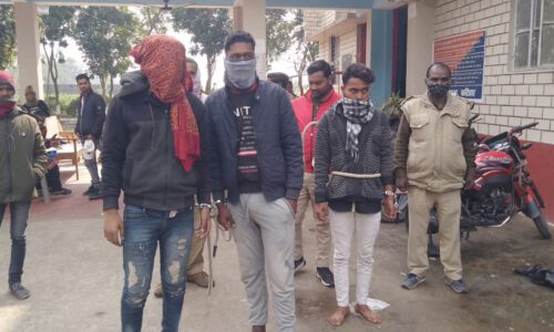 बाइक लूट मामले में हथियार के साथ तीन बदमाश गिरफ्तार, मामला दर्ज