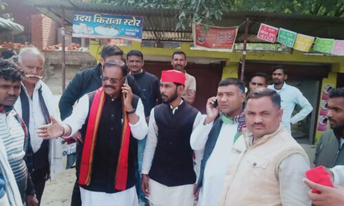 समाजवादी पार्टी के खागा विधानसभा प्रत्याशी रामतीरथ परमहंस ने गांव गांव जा कर किया चुनावी जनसंपर्क