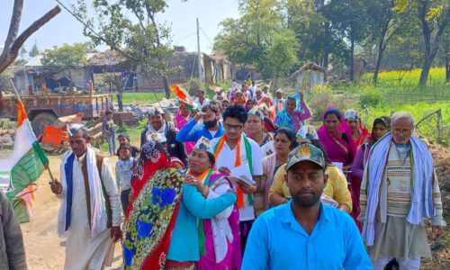 महिलाओं ने गले लगाकर की विजयश्री की कामना, तो बड़े बुजुर्गो ने जीत का दिया आशीर्वाद