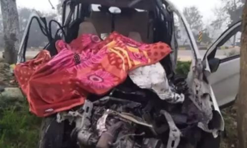 बाराबंकी में सड़क हादसा कंटेनर से टकराई कार दो बच्चे समेत छह लोगों की मौत