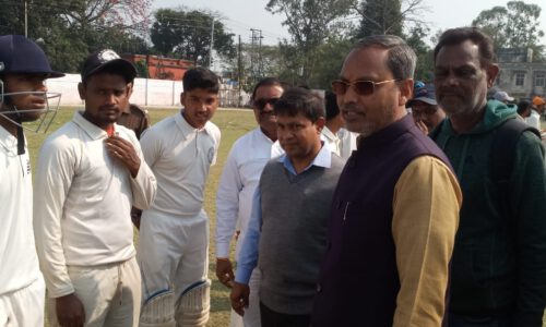 डिस्ट्रिक्ट क्रिकेट एसोसिएशन द्वारा आयोजित क्रिकेट मैच फाइनल में पहुंचे कटिहार सांसद