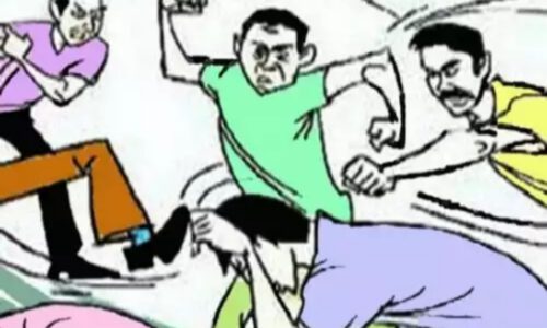 बिहार के सुपौल में एक युवक को प्रेमिका से मिलना पड़ा भारी ग्रामीणों ने पीटा ।