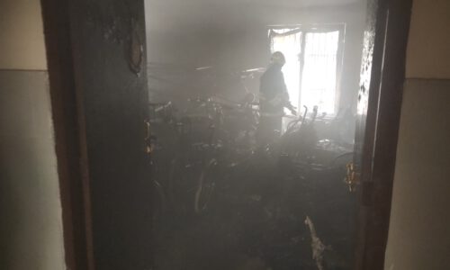 बारसोई मुख्यालय स्थित बुनियादी केंद्र में लगी आग दमकल कर्मियों ने आग पर पाया काबू