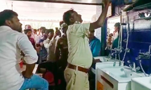 बाइक की डिक्की तोड़कर बदमाशों ने उड़ाए तीन लाख  रुपये