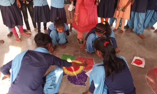 बिहार दिवस को लेकर स्कूलों में बच्चों द्वारा बनाया गया रंगोली