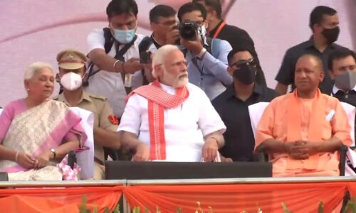 उप्र सिएम पद की योगी ने ली शपथ, डिप्टी सीएम बने ब्रजेश पाठक और केशव प्रसाद मौर्य