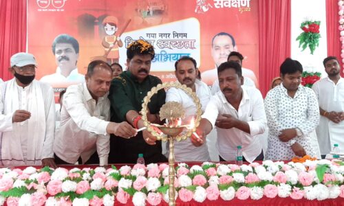 स्वच्छता सर्वेक्षण महाअभियान के छठवें दिन करीमगंज की गलियों में हुई फूलों की बारिश जगह-जगह मेयर, डिप्टी मेयर का गर्मजोशी से स्वागत