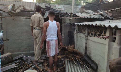 आग लगने से 3 घर जले लाखों का नुकसान ।