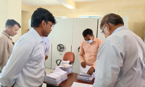 जिला पदाधिकारी गया डॉक्टर त्यागराजन एसएम द्वारा सदर अनुमंडल अंतर्गत गया सदर अंचल कार्यालय का निरीक्षण किया गया