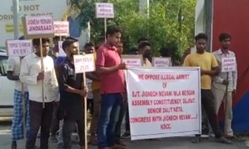 কোকৰাঝাৰ আৰক্ষীয়ে গ্ৰেপ্তাৰ কৰিলে গুজৰাটৰ বিধায়ক জিগনেশ মেৱানীক।