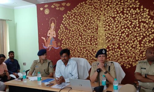 ईद के मौके पर सोशल मीडिया पर अफवाह फैलाने वालों पर रहेगी पैनी नजर साथ ही साथ साइबर सेनानी व्हाट्सअप ग्रुप के माध्यम से भी रखी जायेगी नजर : डीएम