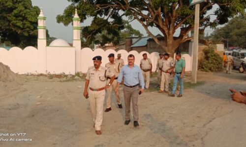 बारसोई अनुमंडल क्षेत्र में एसडीओ एवं एसडीपीओ के नेतृत्व में निकला फ्लेग मार्च।