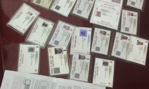 कटिहार रेलमंडल में CRS और रेलवे स्पेशल स्क्वायड की टीम ने रेलवे मुख्यालय की सूचना पर  12510 गोवाहटी-बैंगलोर एक्सप्रेस से किशनगंज से बैंगलौर की यात्रा कर रहे फर्जी टिकट के साथ 30 यात्रियों को धर दबोचा है