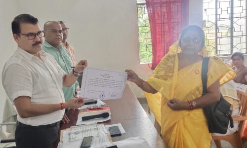 निर्विरोध चुनी गई नपं बारसोई के मुख्य पार्षद विमला देवी ।