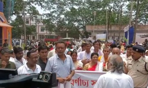 নামনি অসমৰ মুছলিম এলেকাধীন অঞ্চল মানকাছাৰ জিলাত শ্ৰীমন্ত শংকৰদেৱ নামঘৰৰ ৰূপালী জয়ন্তী উৎসৱ পালন লোকে লোকাৰণ্য।