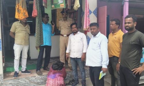 सिंगल यूज प्लास्टिक बंदी को लेकर नगर पंचायत प्रशासन ने चलाया छापेमारी अभियान ।