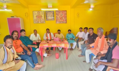 बाबा गोरखनाथ धाम मंदिर कमेटी के सदस्यों के द्वारा आगामी श्रावणी मेला को लेकर हुई बैठक