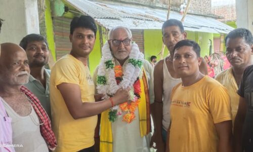 कुरूम हॉट में डॉक्टर चंद्र भूषण ठाकुर का किया गया स्वागत
