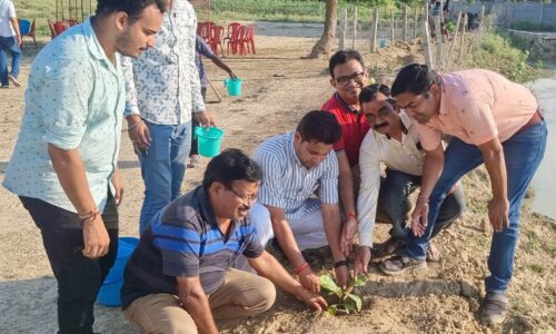 वृक्षारोपण कर कैबिनेट मंत्री का मनाया गया पुनः जन्म दिवस