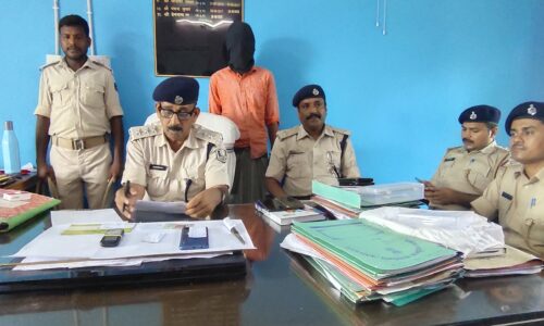 बलरामपुर में पिछले माह गला कटे अज्ञात महिला का हत्यारा गिरफ्तार, एसडीपीओ ने किया प्रेस वार्ता ।