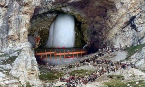 अमरनाथ गुफा के पास बादल फटा, 3 महिलाओं समेत 4 की मौत; 35-40 श्रद्धालुओं के फंसे होने की सुचना