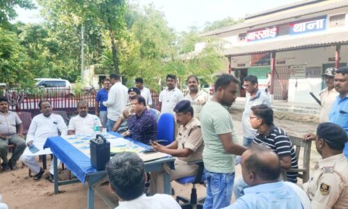 मोहर्रम के मद्देनजर बारसोई थाना प्रांगण में शांति समिति की हुई बैठक एसडीओ रहे मौजूद ।