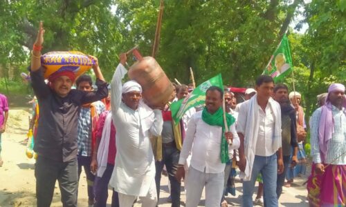 हसनगंज में राजद कार्यकर्ता द्वारा  निकला गया प्रतिरोध मार्च