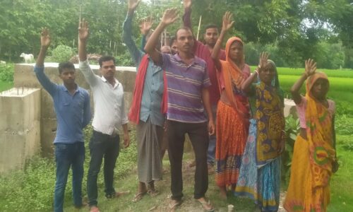 अधर में लटका पुलिया निर्माण कार्य आवागमन में होती है परेशानी अविलंब निर्माण का मांग