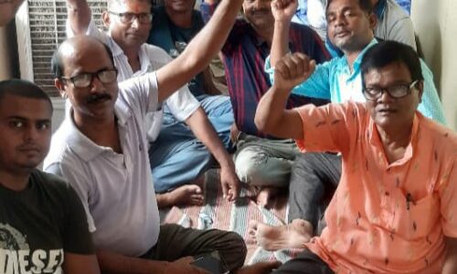 दस सूत्री मांगों को लेकर एलआईसी अभिकर्ताओं ने दिया धरना