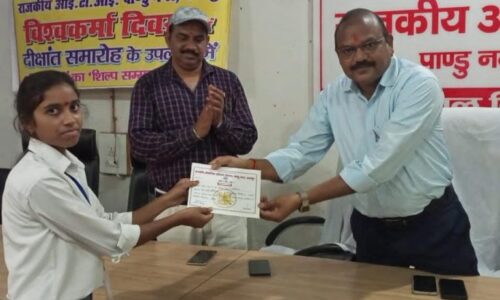 आई०टी०आई० कानपुर में विश्वकर्मा पूजा के उपलक्ष्य में कौशल दिवस मनाया गया