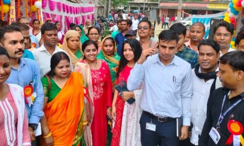 आईसीडीएस द्वारा आयोजित गोद भराई कार्यक्रम में शामिल हुए बेलवा आए प्रशिक्षु आइएएस अधिकारी।