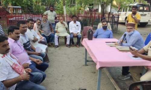 दुर्गा पूजा को लेकर बारसोई थाना में जनप्रतिनिधियों के साथ शांति समिति की हुई बैठक ।