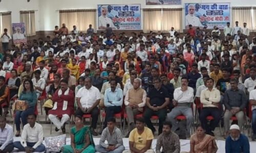 प्रधानमंत्री के मन की बात कार्यक्रम का केएलसी कॉन्प्लेक्स बंथर मे किया गया प्रसारण