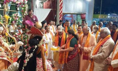 बारिश से भी श्रद्धालुओं में दशहरा का कम नहीं हुआ जोश