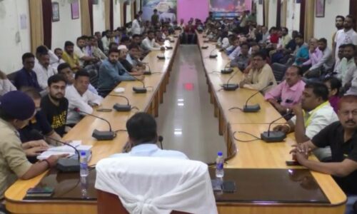 दीपावली के त्यौहार को लेकर पटाखा व्यापारियों से प्रशासन ने किया वैठक दिया निर्देश