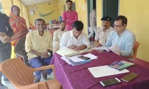 भूमि विवाद को लेकर प्राणपुर एवं रोशना ओपी परिसर में जनता दरबार का आयोजन किया गया।