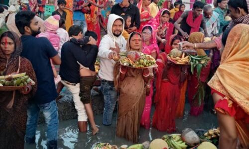 उदीयमान भगवान भास्कर को अर्घ्य उपरांत छठ पर्व का समापन